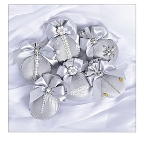 Detail of 8cm silver velvet Christmas ball with bow, pearls and diamonds lace trim