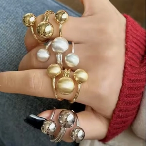 Anelli regolabili minimalisti in oro e argento con decorazione a sfera fine