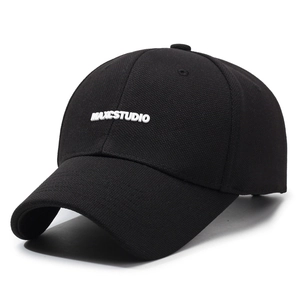 Casquette de baseball noire en coton avec lettrage MAXCSTUDIO et visière courbée