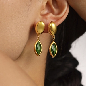Boucles d'oreilles vintage en cristal tchèque et acier inoxydable doré 18 carats