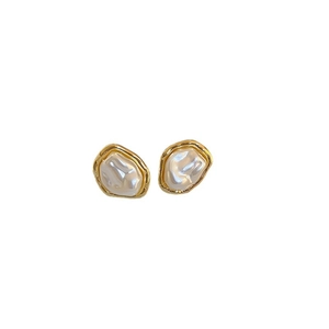 Orecchini vintage in metallo dorato con perle bianche in stile francese chic