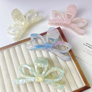 Set di quattro fermagli per capelli a fiocco in acetato 3D in beige, rosa e sfumature