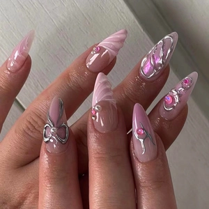 Faux Ongles À Presser Nœud 3D Argent Chrome Dégradé Rose Style Français Strass Künstliche Perle Y2K Métal Liquide Pour Femmes
