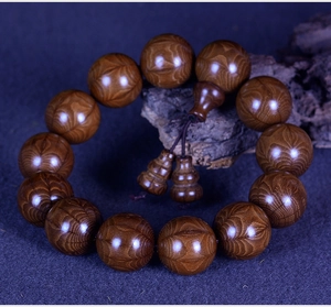 Macro detail of Liudaomu prayer beads with natural ripple grain and polished finish