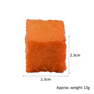 Realistisches Modell von frittiertem Tofu aus PVC, orangefarbene Textur, 2,3 cm Anhänger