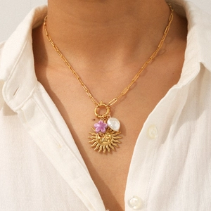 Sonnen Gesicht Anhänger Halskette Edelstahl 18K Vergoldet Mit Künstliche Barockperle Und Blume Für Damen Modeschmuck