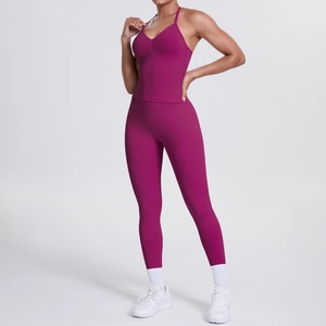 Zweiteiliges Yoga-Set in dunklem Magenta mit V-Ausschnitt Top und High-Waist-Leggings