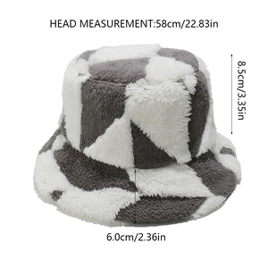 Bob en peluche à damier avec mesures détaillées montrant le tour de tête de 58 cm