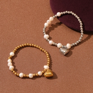 Elegant natural pearl heart bracelet in gold and silver finish with metal beads
