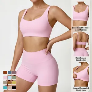 Ensemble de yoga rose avec soutien-gorge de sport dos croisé et short taille haute