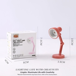 Mini lampe de bureau LED rose avec son emballage d'origine, hauteur 10 cm, tactile et lisse.
