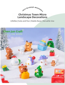 Miniatures de ville de Noël avec bonhomme de neige et renne sur un décor de neige