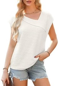 Elegant wit T-shirt met korte mouwen van kreukelstof en een stijlvolle overslag V-hals