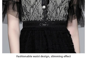 Détail de la taille avec dentelle, manches en mesh et ruban orné de perles fines