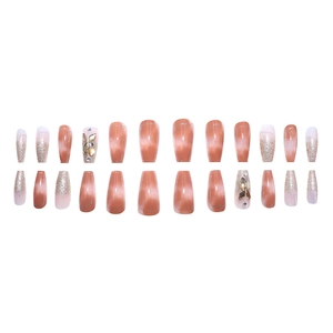 Faux ongles dégradés ambre champagne avec strass papillon dorés en 3D étincelants