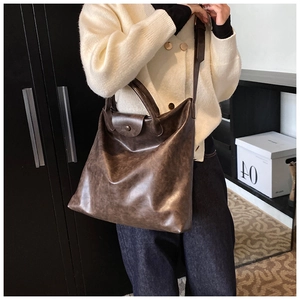 Bruine vintage leren tote tas met grote capaciteit en veelzijdige draagstijlen