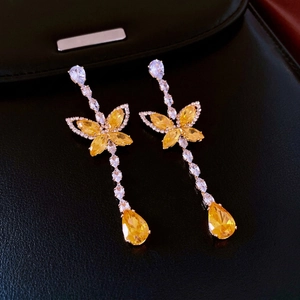 Élégantes boucles d'oreilles papillon de luxe à pampilles avec pierres jaunes facettées