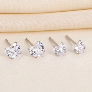 Minimalist S925 sterling silver heart-shaped cubic zirconia stud earrings with 4-prong setting