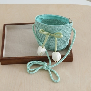 Detail of mint green straw crossbody bag for girls with tulips and ribbon bow