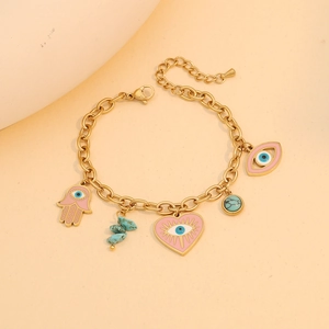 Collier doré avec main de Hamsa rose, cœur mauvais œil et breloques en turquoise