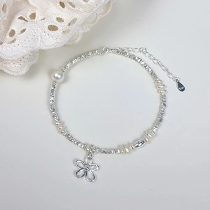 Elegant S925 sterling silver flower bracelet with freshwater pearls and adjustable chain