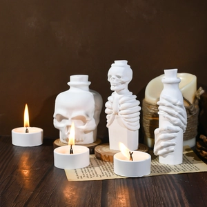 Driedelige Halloween-set met witte schedel en bottenflesjes voor griezelige decor