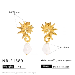 Detail of waterproof stainless steel spiral earrings with pearl and size annotations