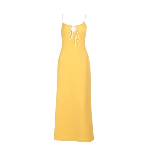 Robe longue jaune élégante à fines bretelles et détail noué avec texture gaufrée