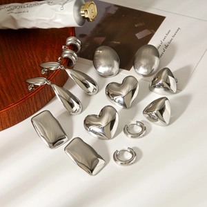 Ensemble de boucles d'oreilles en acier inoxydable argenté aux formes géométriques