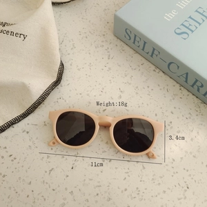 Detail showing dimensions of khaki silicone baby sunglasses with 11cm width and 18g weight