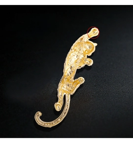 Close-up of golden leopard brooch showing a hidden dual-use pendant loop on the back