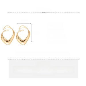Detailed size and specs for chunky geometric gold alloy earrings, 7.5x5.5cm dimensions