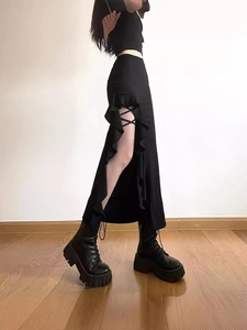 Gonna midi nera sexy con spacco laterale, lacci incrociati e bordi a volant