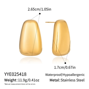 Detail view of gold polished stainless steel geometric earrings showing size and weight specs
