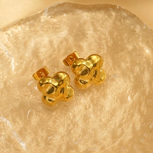 Vintage 18k gold plated hammered four-leaf clover stainless steel stud earrings for women
