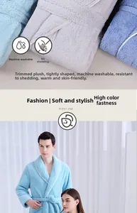 Détails macro du tissu polaire épais et de la texture douce du peignoir en peluche