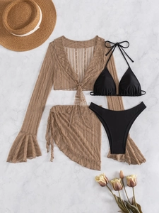 Détail à plat d'un bikini 4 pièces avec un cache-maillot marron en maille à manches