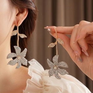 Exaggerated large flower earrings with silver needle and sparkling rhinestones for women
