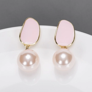 Boucles d'oreilles classiques en argent S925 avec perles roses et émail rose