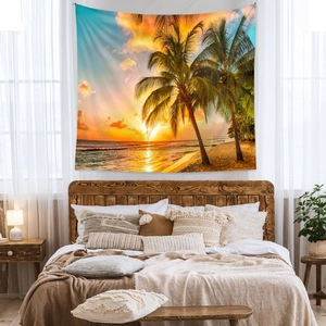 Vue détaillée d'une tapisserie de coucher de soleil tropical dans une chambre moderne chic