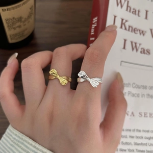 S925 sterling silver bow ring with gold finish and vintage wrinkled texture design