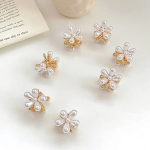 Elegant mini pearl flower hair claw clips with gold metal base for women's hairstyles