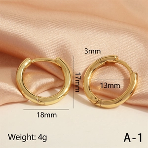 Detailed size specifications for 18K gold-plated U-shaped hoop earrings showing 17mm height