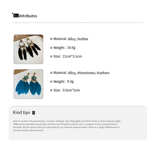 Spécifications détaillées des boucles d'oreilles bohèmes en plumes, alliage et strass
