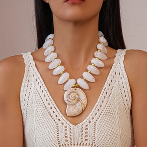 Nautilus Shell Pendant Necklace White Acrylic Beaded Gold Spacer Beads Bohemian Beach Holiday Statement Jewelry For Women