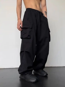 Pantalon cargo noir pour homme en tissu séchage rapide avec coupe large de type parachute