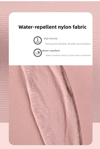 Primo piano del tessuto in nylon rosa ad alta densità idrorepellente per zaini