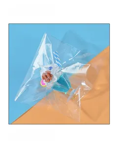 Dettaglio portachiavi gelato sundae blu finto con crema e catena dorata