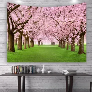 Dettaglio di un grande arazzo paesaggistico con foresta di ciliegi in fiore su parete