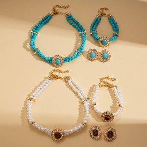 Baroque style double-layer necklace with tiger eye stone and faux pearls in gold finish